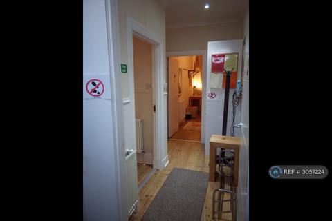 3 bedroom flat to rent, Froghall Road, Aberdeen, AB24