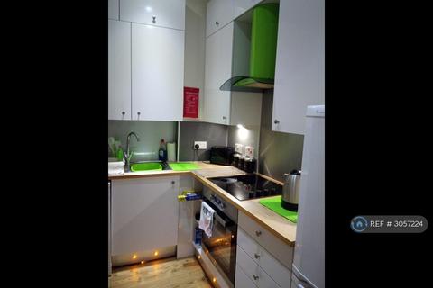 3 bedroom flat to rent, Froghall Road, Aberdeen, AB24