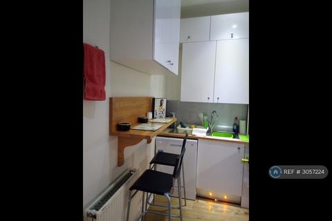 3 bedroom flat to rent, Froghall Road, Aberdeen, AB24