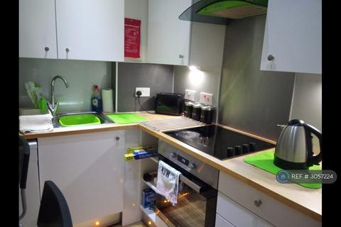 3 bedroom flat to rent, Froghall Road, Aberdeen, AB24