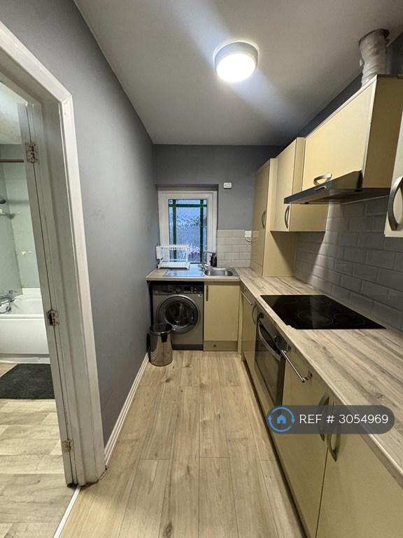 Apartment in Ilford - View 2