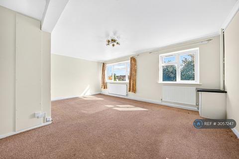 3 bedroom flat to rent, Church Road, Northolt, UB5