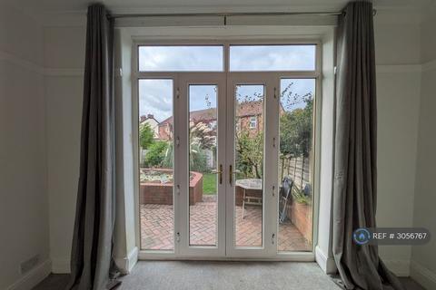 3 bedroom semi-detached house to rent, Westbourne Range, Manchester, M18