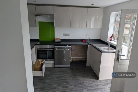 3 bedroom semi-detached house to rent, Westbourne Range, Manchester, M18