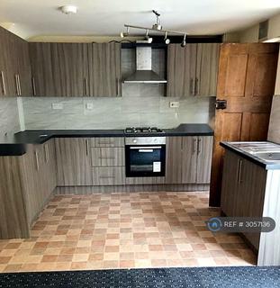 3 bedroom semi-detached house to rent, Spendlow Gardens, Leicester, LE2