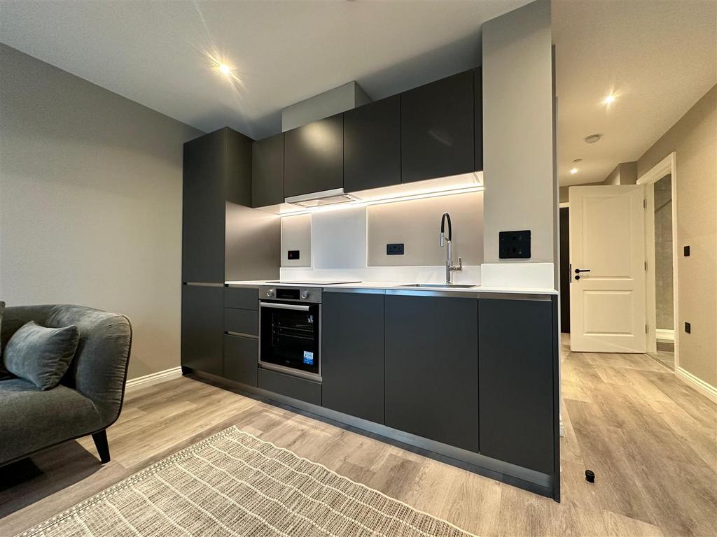 Apartment in Leeds - View 3