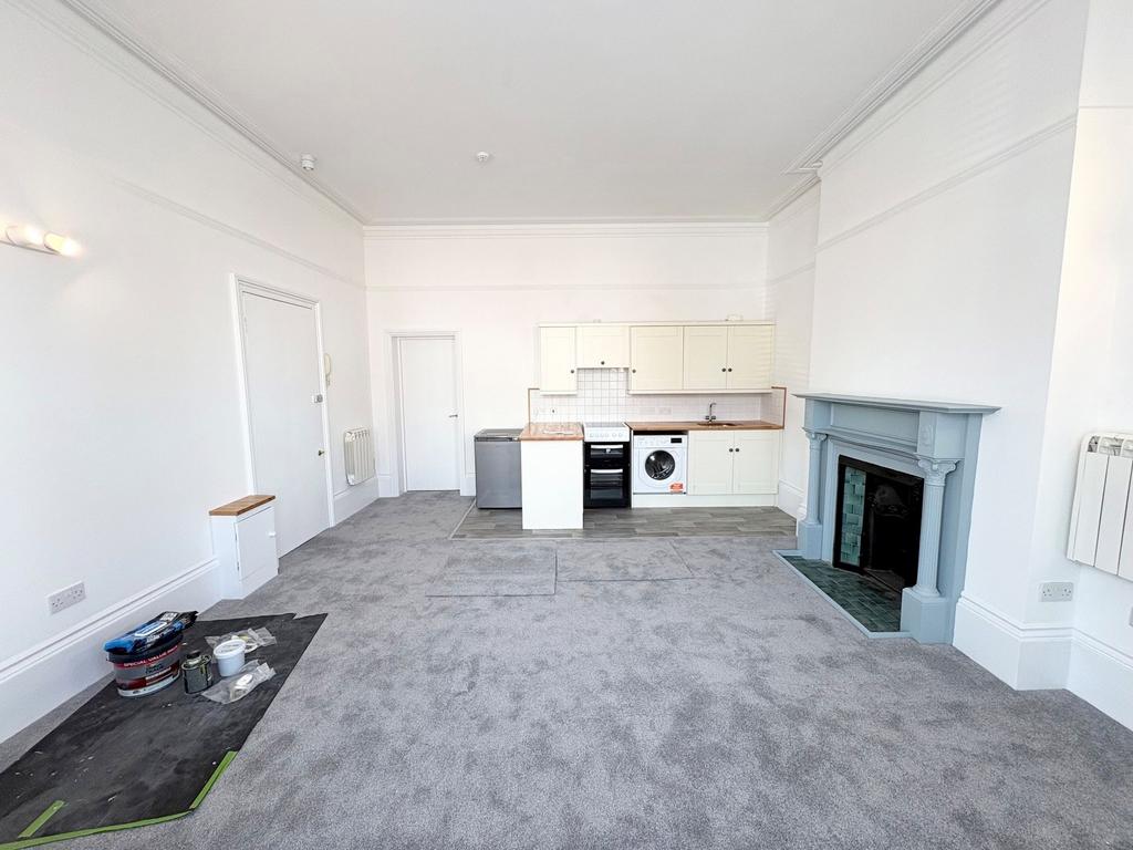 Apartment in Hove, Brighton and Hove - View 2