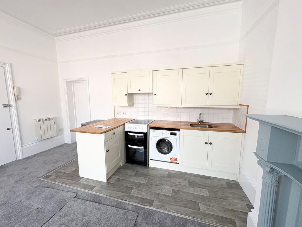 Apartment in Hove, Brighton and Hove - View 4