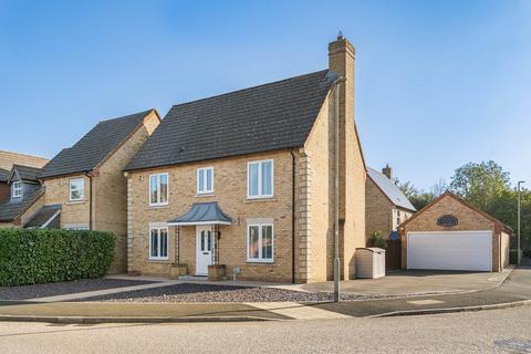 4 bedroom detached house for sale, Reedmace Road, Bicester, OX26