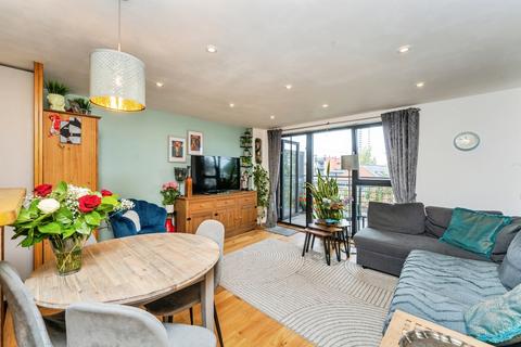 1 bedroom flat for sale, Forest Lane, London, E15
