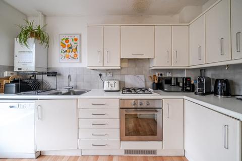 2 bedroom end of terrace house to rent, Irvine Place, Virginia Water GU25