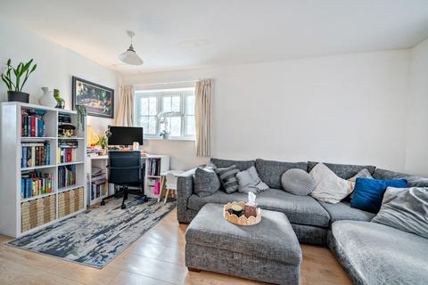 2 bedroom end of terrace house to rent, Irvine Place, Virginia Water GU25