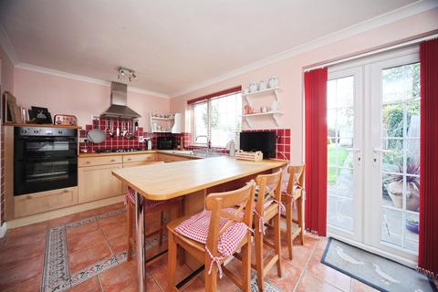 4 bedroom semi-detached bungalow for sale, Nappsbury Road, Luton