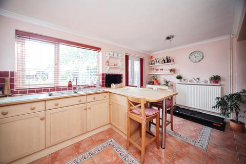 4 bedroom semi-detached bungalow for sale, Nappsbury Road, Luton