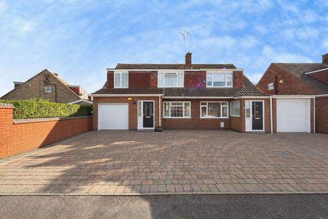 4 bedroom semi-detached bungalow for sale, Nappsbury Road, Luton