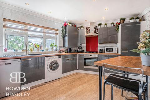 3 bedroom flat for sale, Hermitage Walk, South Woodford, E18