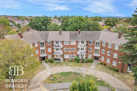 3 bedroom flat for sale, Hermitage Walk, South Woodford, E18