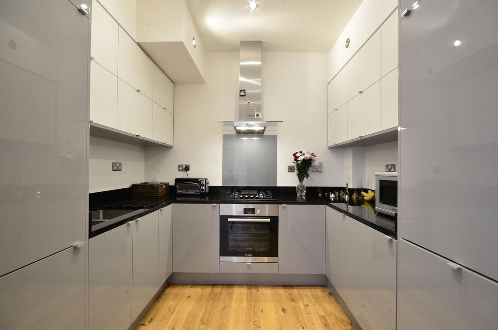 House in London - View 5