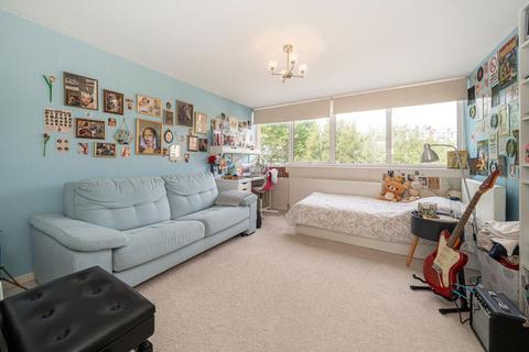 3 bedroom semi-detached house for sale, Fairlawns, Twickenham TW1