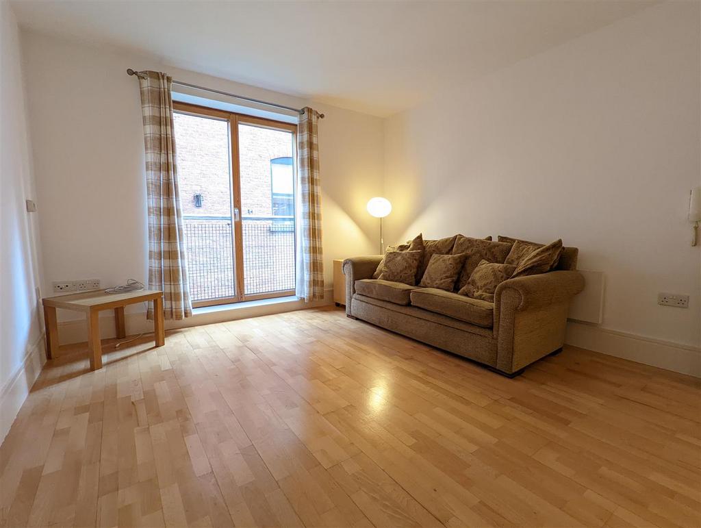 Apartment in Manchester, First Street, City Centre - View 5