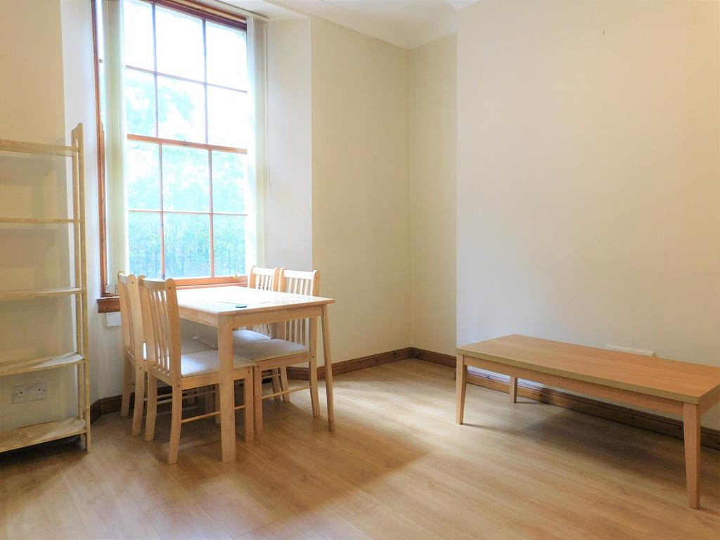 Apartment in Edinburgh - View 4