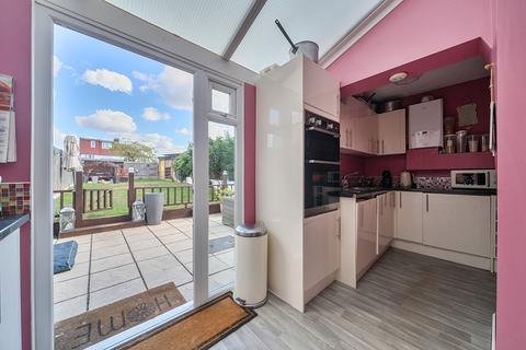 4 bedroom semi-detached house for sale, Southview Road, Bromley