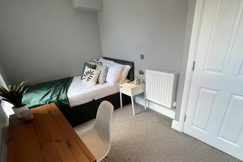 1 bedroom in a house share to rent, Halsbury Road, L6 6DG,