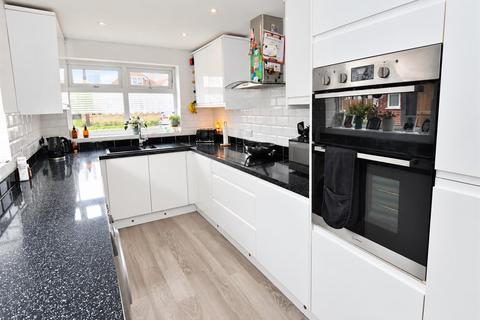 3 bedroom chalet for sale, Central Avenue, Ashingdon