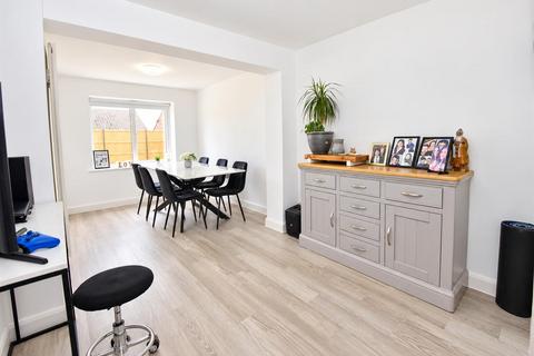 3 bedroom chalet for sale, Central Avenue, Ashingdon