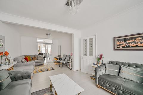 4 bedroom terraced house for sale, Burnham Road, Chingford, London, E4