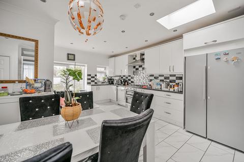 4 bedroom terraced house for sale, Burnham Road, Chingford, London, E4