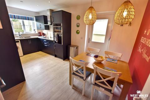3 bedroom detached bungalow for sale, Potters Grove, Templeton, Narberth