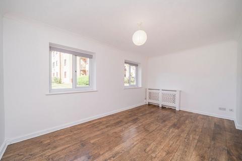 2 bedroom flat to rent, Cascade Road, Buckhurst Hill