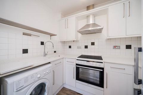 2 bedroom flat to rent, Cascade Road, Buckhurst Hill