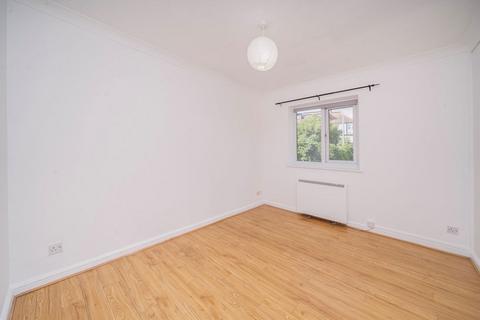 2 bedroom flat to rent, Cascade Road, Buckhurst Hill