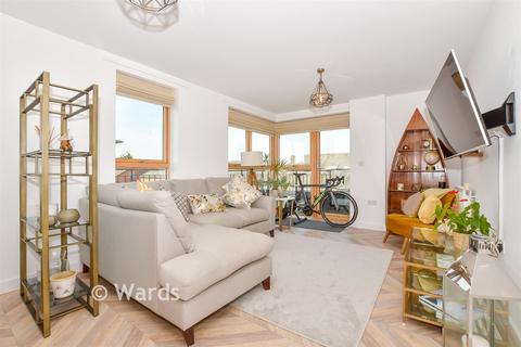2 bedroom apartment for sale, Avebury Avenue, Tonbridge, Kent