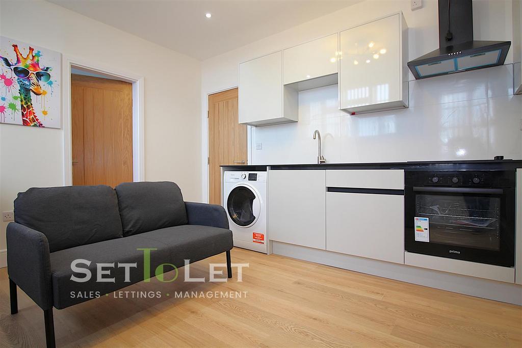 Apartment in Leicester - View 3