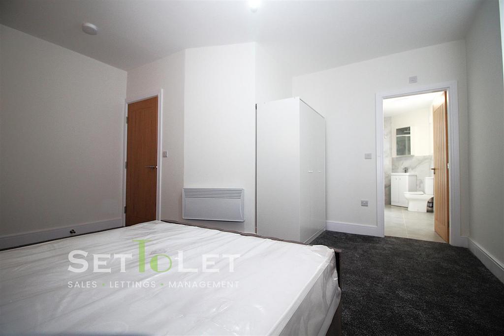 Apartment in Leicester - More