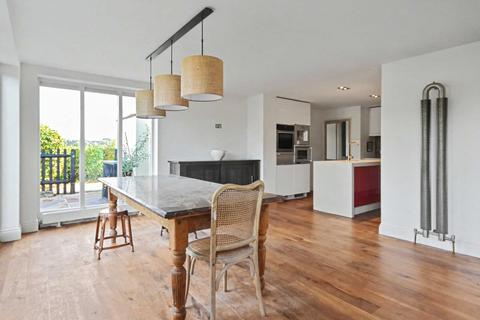 6 bedroom semi-detached house for sale, Lodge Hill Road, Lower Bourne, Farnham, Surrey, GU10