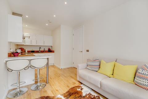 1 bedroom flat to rent, 10 Hosier Lane London EC1A