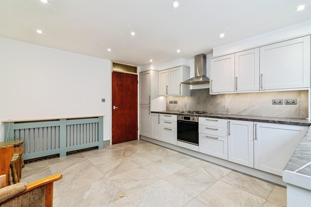 House in Nottingham - View 5