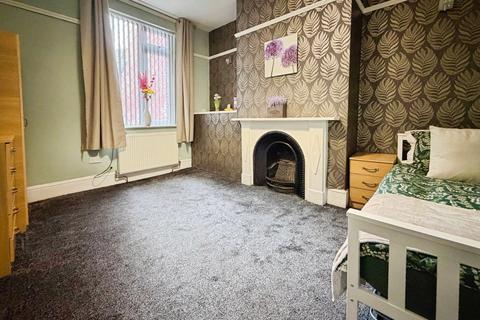 1 bedroom in a house share to rent, Liverpool Road, Manchester M30