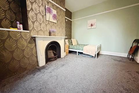 1 bedroom in a house share to rent, Liverpool Road, Manchester M30