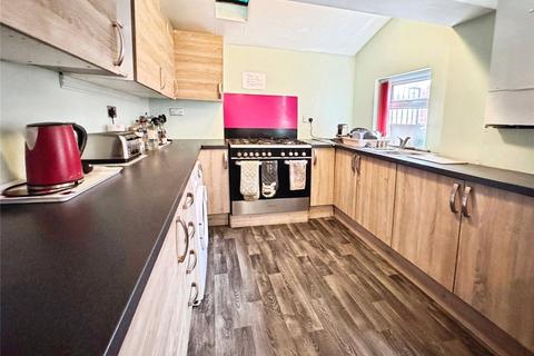 1 bedroom in a house share to rent, Liverpool Road, Manchester M30