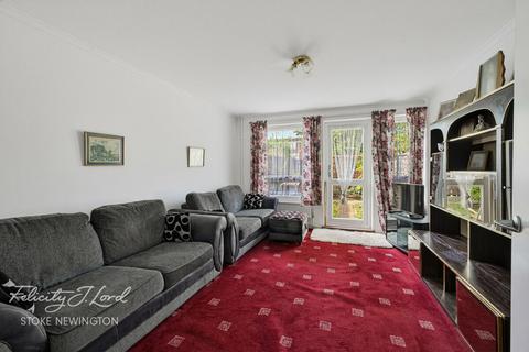 2 bedroom terraced house for sale, Victorian Grove, London N16