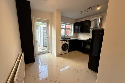 4 bedroom semi-detached house to rent, Potter Street HA6