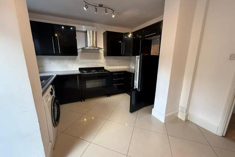 4 bedroom semi-detached house to rent, Potter Street HA6