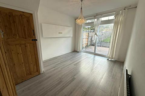 4 bedroom semi-detached house to rent, Potter Street HA6