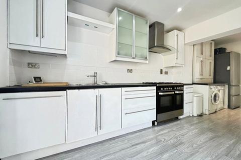 3 bedroom semi-detached house to rent, Croft Corner, Old Windsor, Windsor, Berkshire, SL4