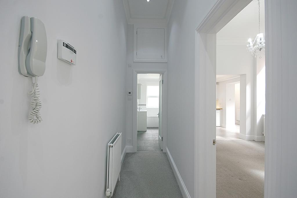 Apartment in Bromley - View 3